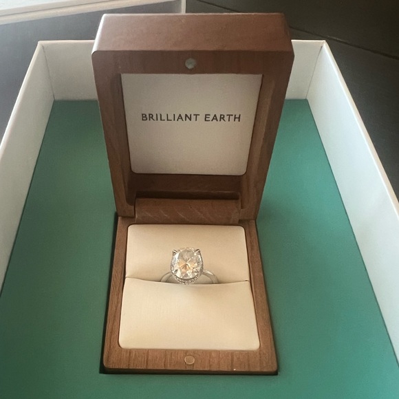 Scalloped Pave’ Lab created Diamond setting/ 11x9 Super Premium Oval Moissanite - Picture 3 of 13